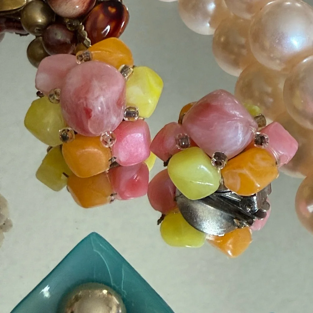 Vintage Clip Earring Bundle With Necklace - Picture 6 of 7
